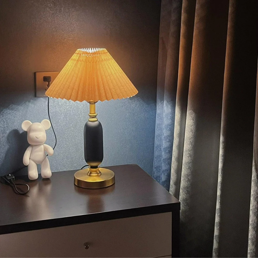 Celestial Reflection Table Lamp – Vintage-Inspired Bedside Lamp with Soft Ambient Lighting for Home Decor 8