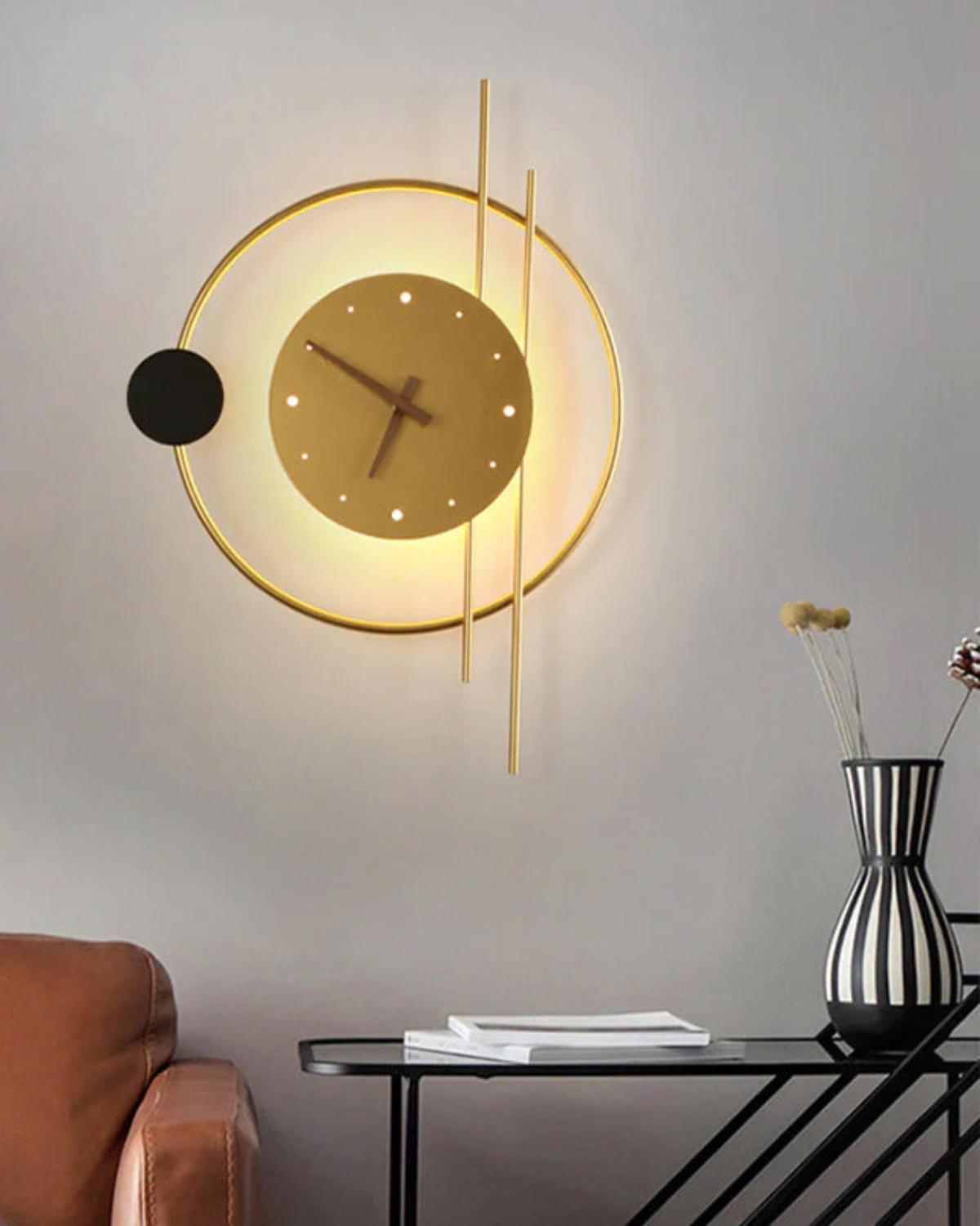 Éclipse Wall Clock Lamp – Modern Geometric Design in Gold and Black Finish 1