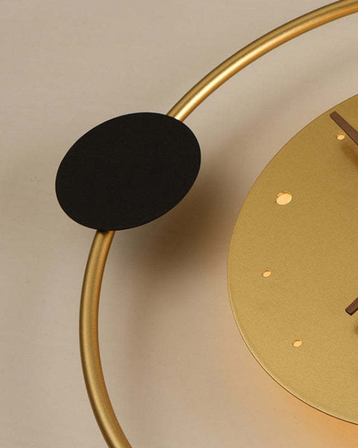 Éclipse Wall Clock Lamp – Modern Geometric Design in Gold and Black Finish 6
