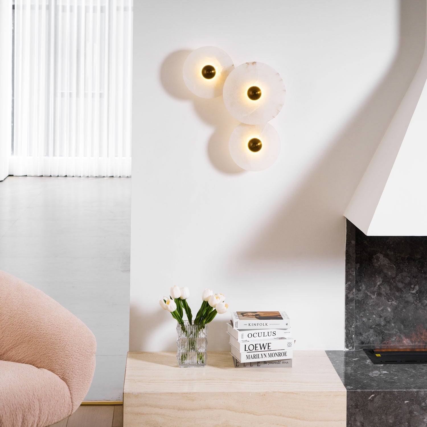 Elegant Dimmable Alabaster Wall Sconce With Brass Accent 2