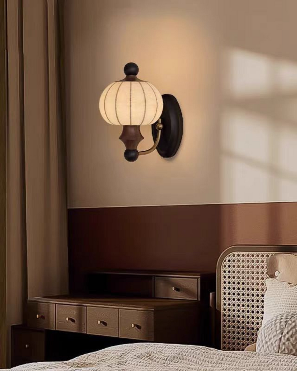 Elegant Wall Light Sconce with Pleated Shade – Modern Design for Ambient Illumination 3