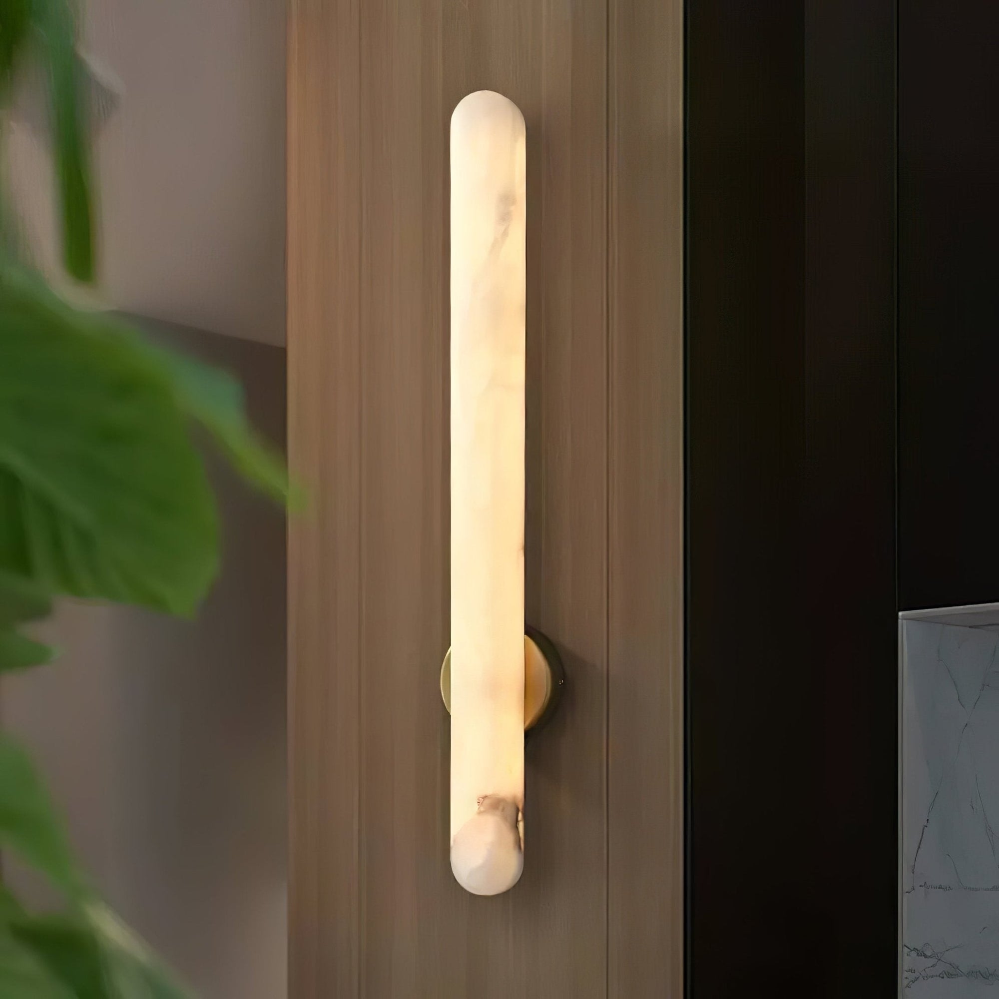 Minimalist Alabaster LED Wall Sconce With Brass Finish 2