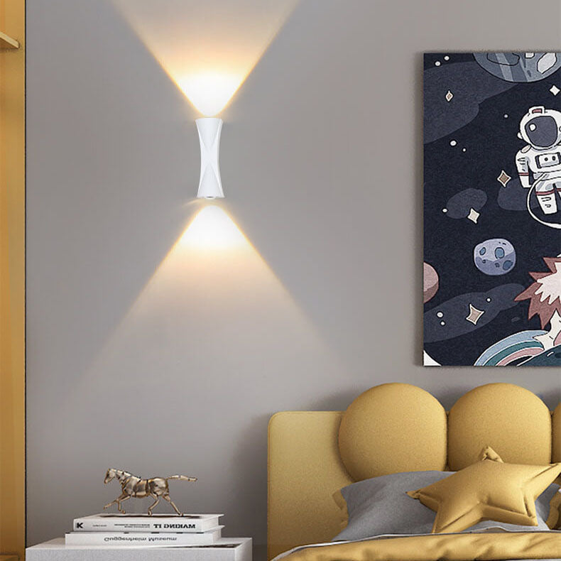 Modern Outdoor Waterproof Aluminum LED Wall Sconce Lamp for Patios and Fences – 6W, 600 Lumens, Hardwired, Available in Black, Gold, White 10