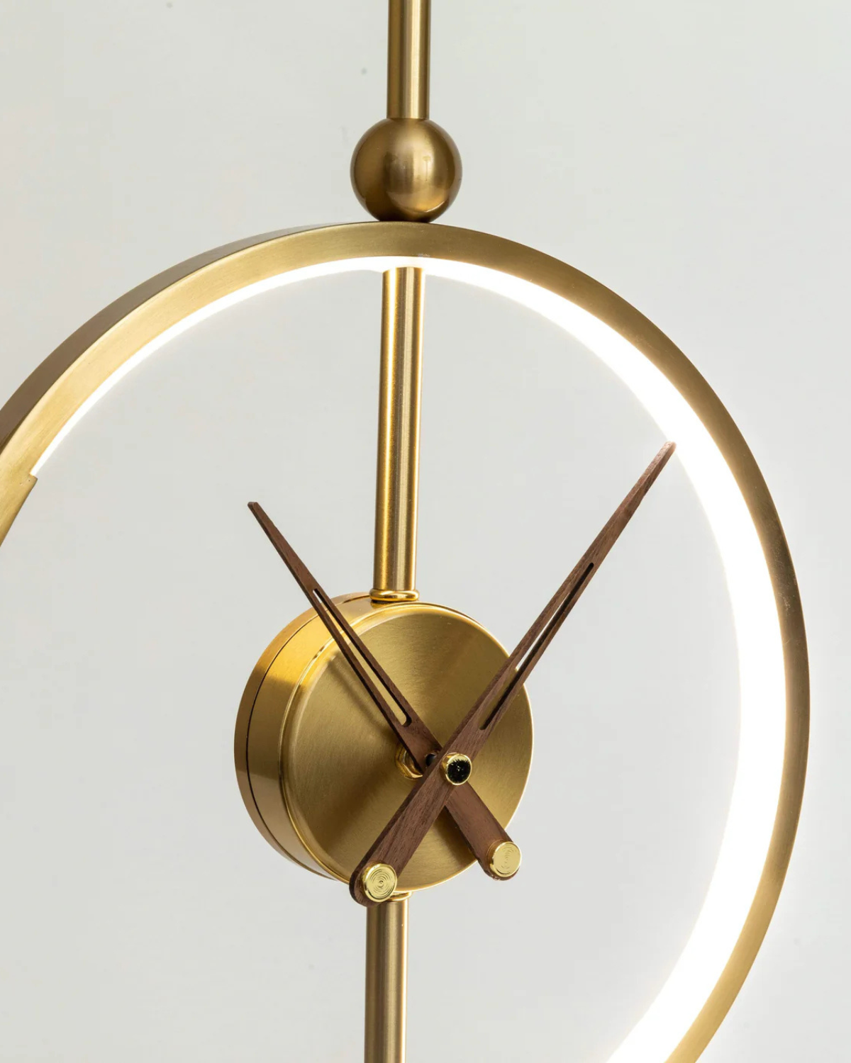 Modern Wall Clock Decor with Brass and Wood Design – Minimalist Silent Timepiece 6