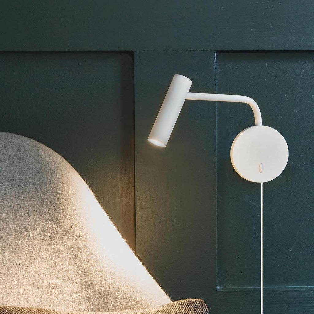 Modern Wall Light with Adjustable Arm and Integrated LED – Black or White 10