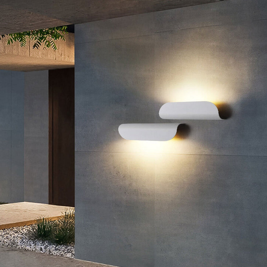 Modern Waterproof LED Outdoor Wall Sconce Lamp – Curved Design for Exterior Use, 1000 Lumens, Easy Installation 2