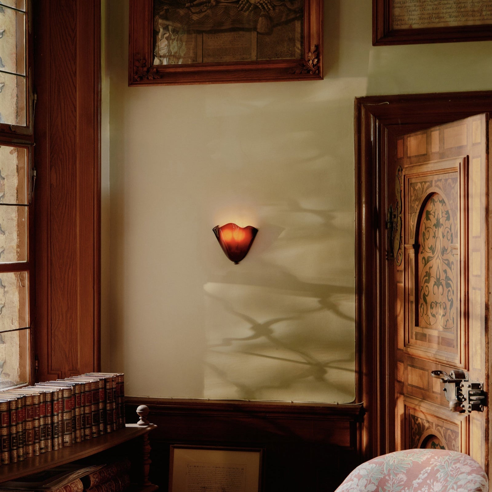 Retro Colored Glass Wall Light with Shell Design – 28cm 8