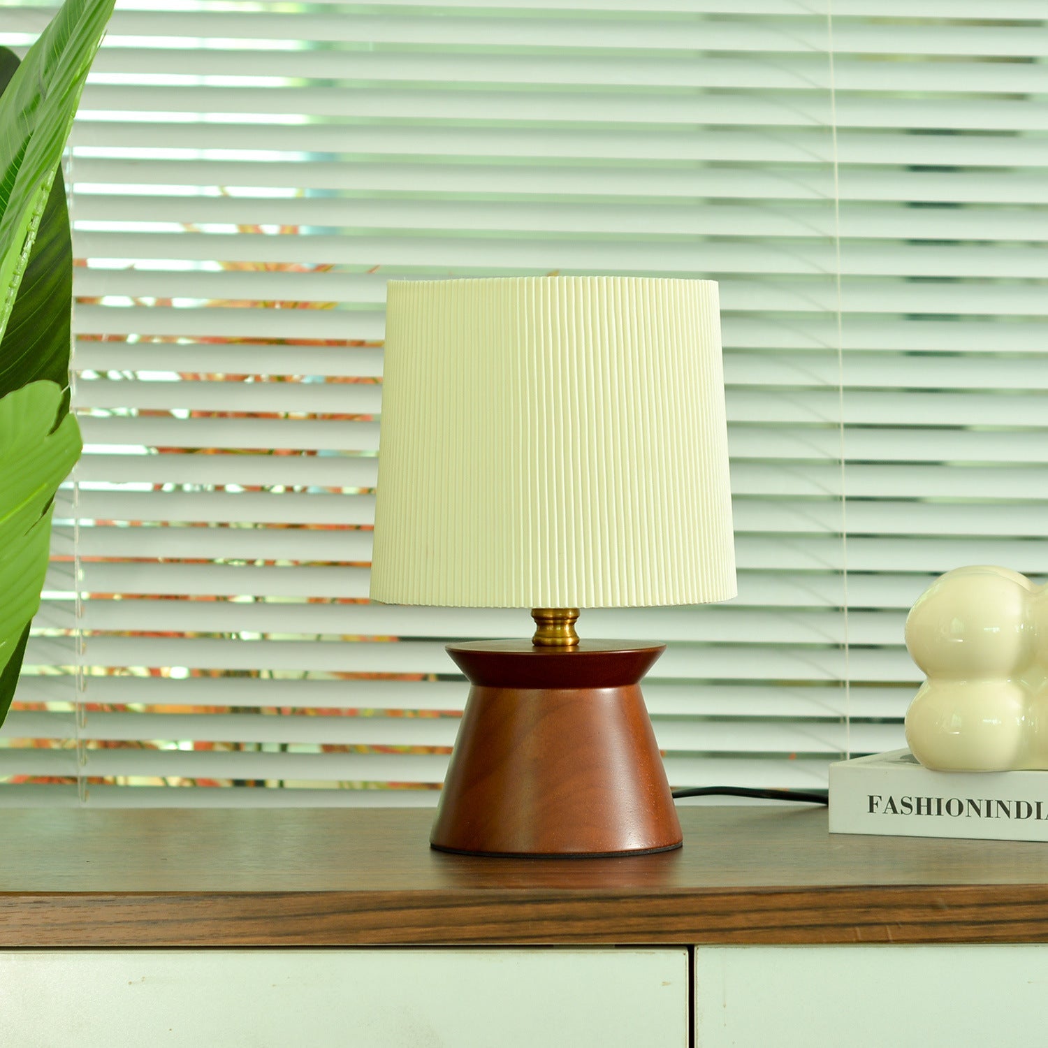 Retro Table Lamp with Solid Wood Base and Striped Lampshade – Elegant Vintage Bedside or Desk Lighting 5