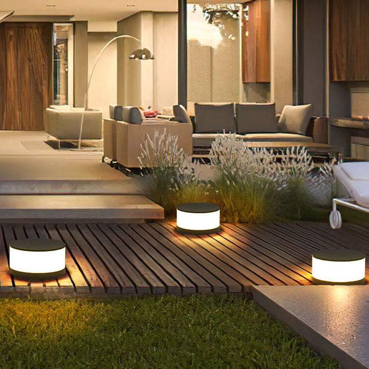 Solar Outdoor LED Garden Light – Waterproof Round Column Post, Modern Design, Energy Efficient Illumination for Patios and Fences 2