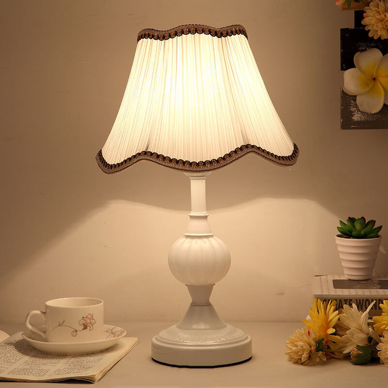 Vintage Floral Table Lamp with Fabric Shade – Elegant Bedside or Desk Lamp in White and Gold 1