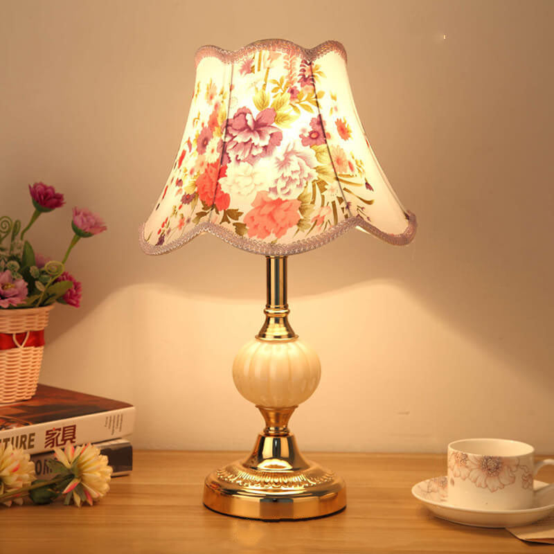 Vintage Floral Table Lamp with Fabric Shade – Elegant Bedside or Desk Lamp in White and Gold 10