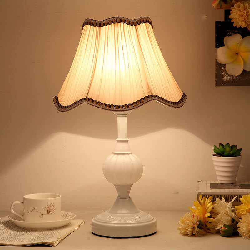 Vintage Floral Table Lamp with Fabric Shade – Elegant Bedside or Desk Lamp in White and Gold 12