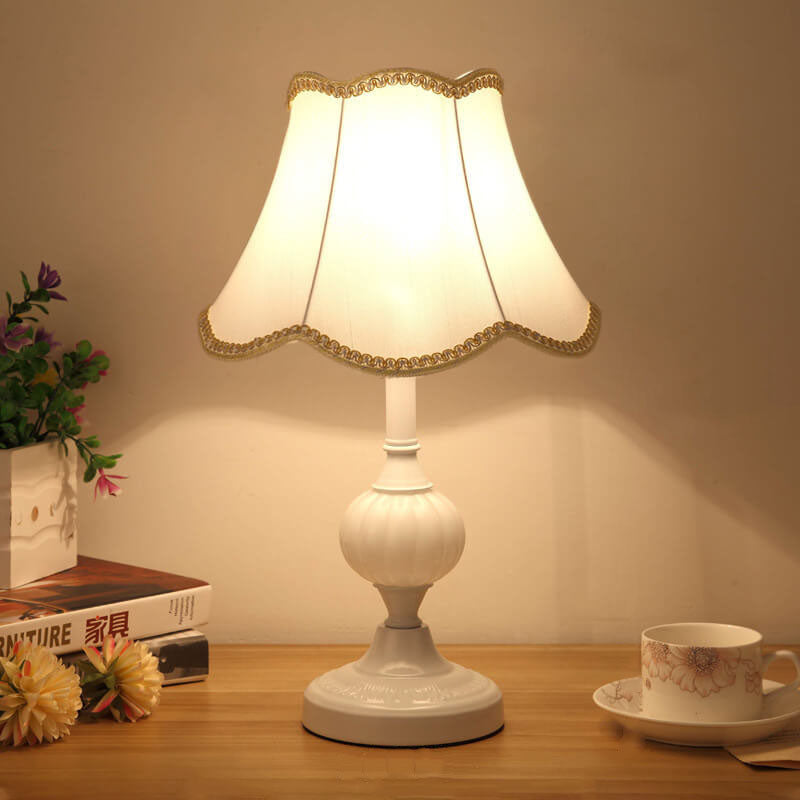 Vintage Floral Table Lamp with Fabric Shade – Elegant Bedside or Desk Lamp in White and Gold 15