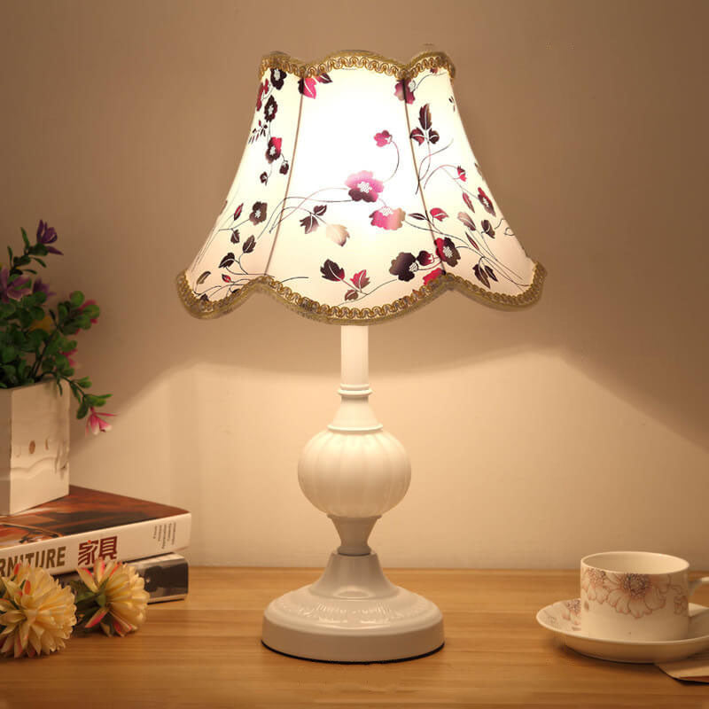 Vintage Floral Table Lamp with Fabric Shade – Elegant Bedside or Desk Lamp in White and Gold 17