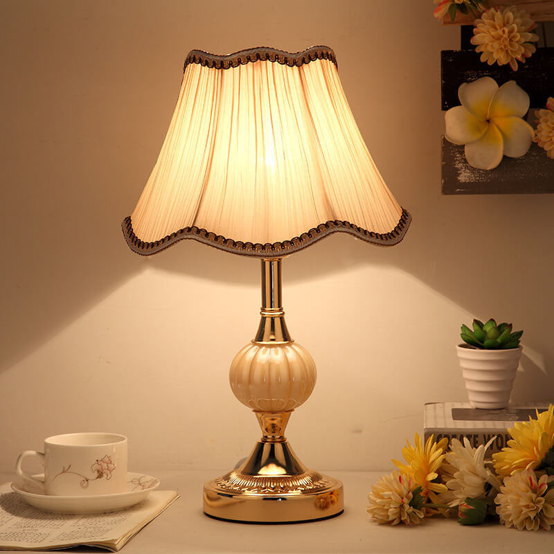 Vintage Floral Table Lamp with Fabric Shade – Elegant Bedside or Desk Lamp in White and Gold 18
