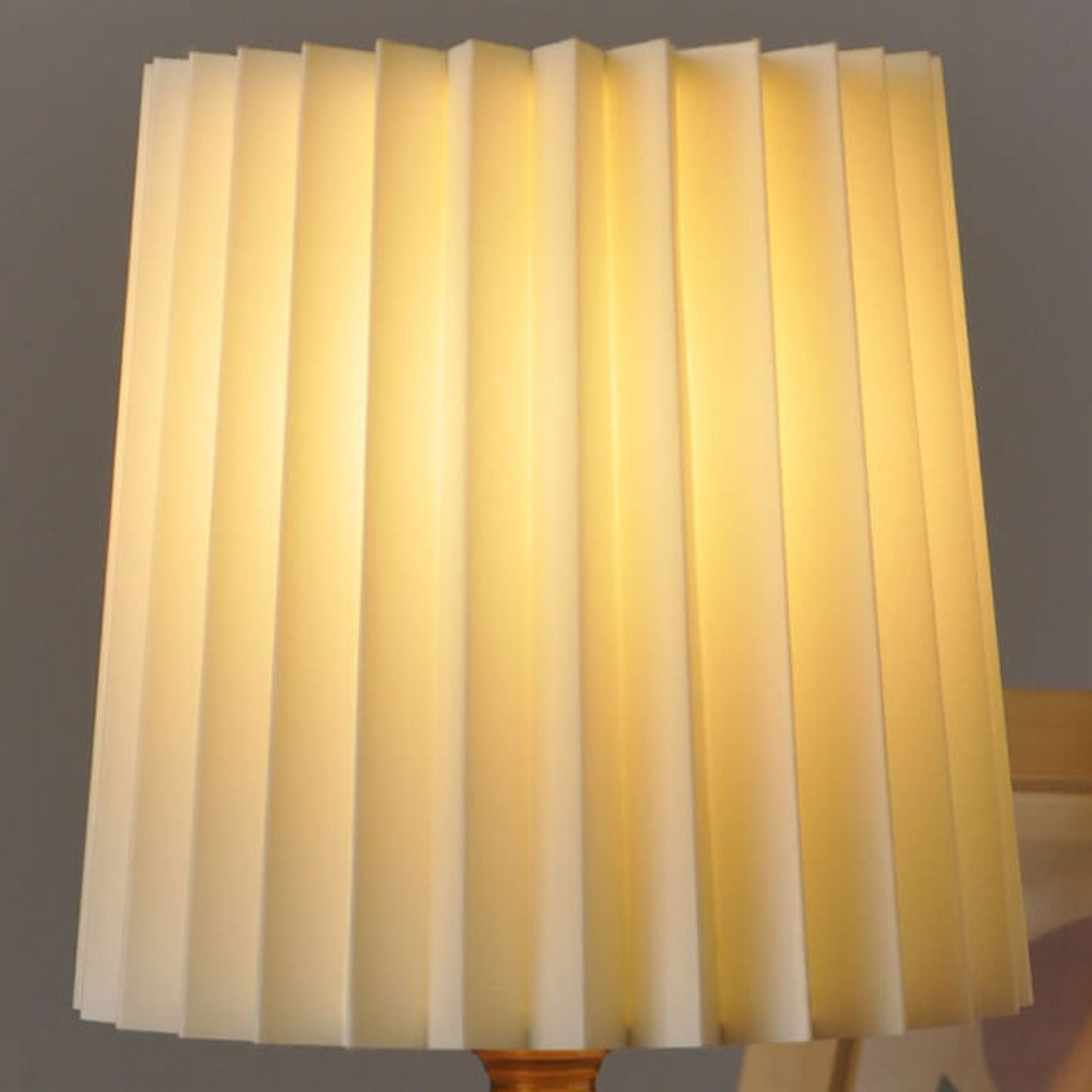 Vintage Solid Wood Base Table Lamp with Pleated Fabric Shade – Elegant Bedside or Desk Lamp 5