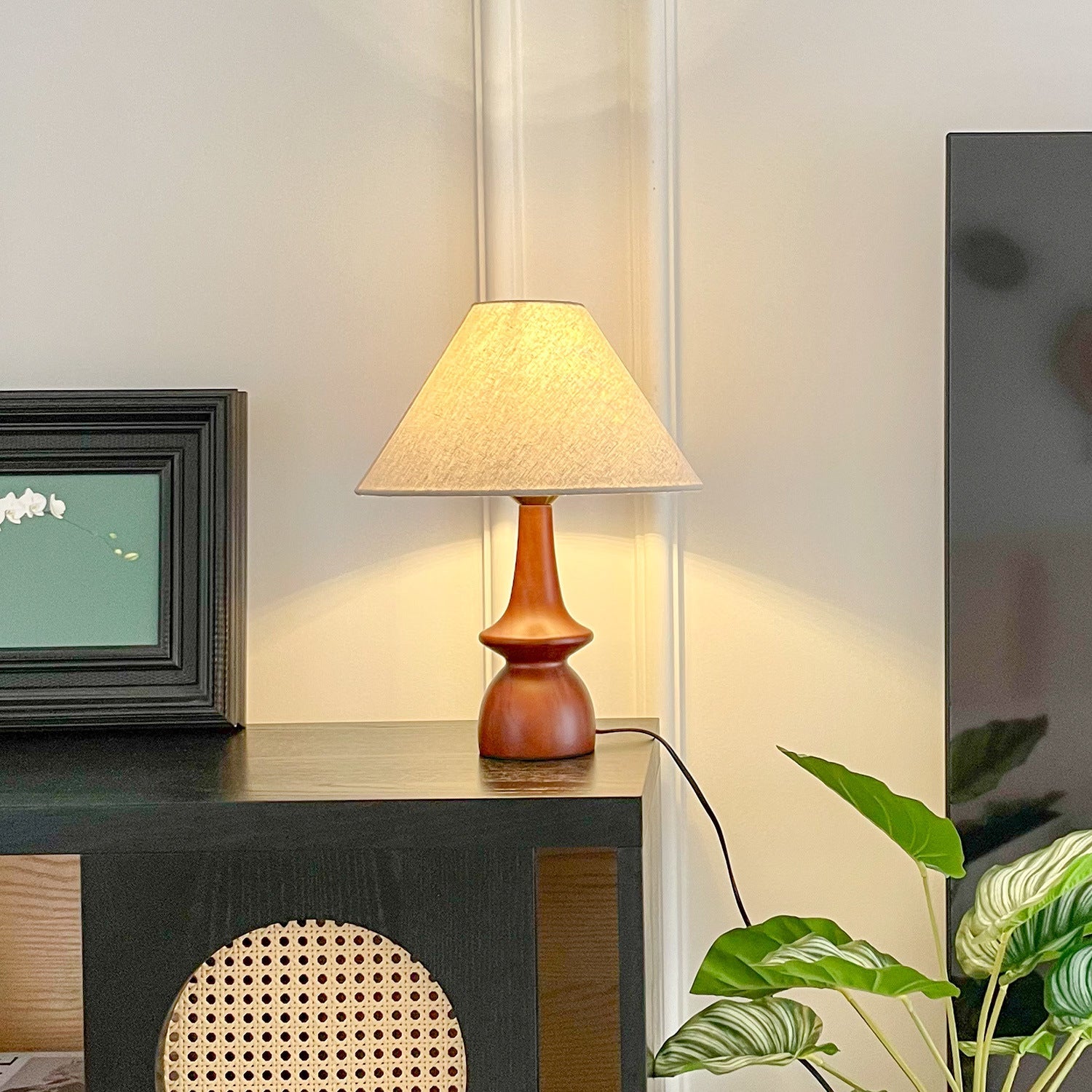 Vintage Solid Wood Table Lamp with Adjustable Lighting – Elegant Bedside or Desk Lamp for Home Decor 2