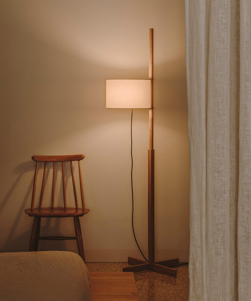 Wood Floor Lamp Adjustable Height LED Compatible 5